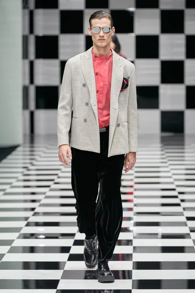 Look 2